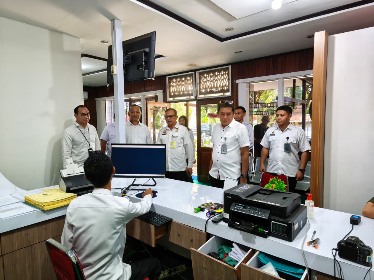 Pemantauan dan Evaluasi Pelaksanaan Tugas dan Fungsi Di Bidang Dokumen Perjalanan, Izin Tinggal dan Status Keimigrasian Pada Kantor Imigrasi Kelas III Non TPI Mempawah dan Kantor Imigrasi Kelas I TPI Singkawang